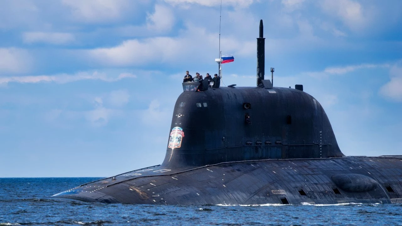 Rusija poslala ratne brodove u pratnju tankera kojeg traže SAD
