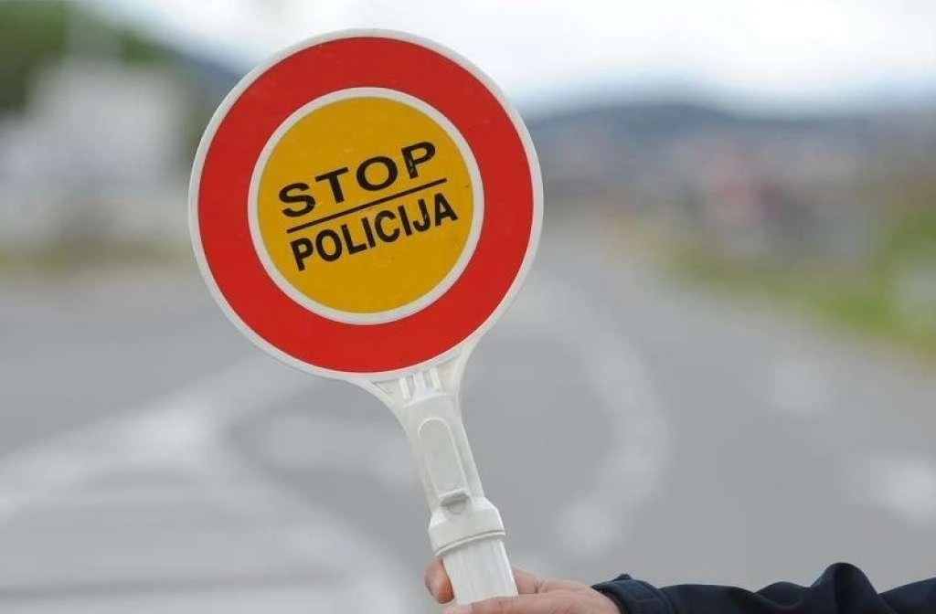 Mladić cestom jurio 170 km/h bez vozačke