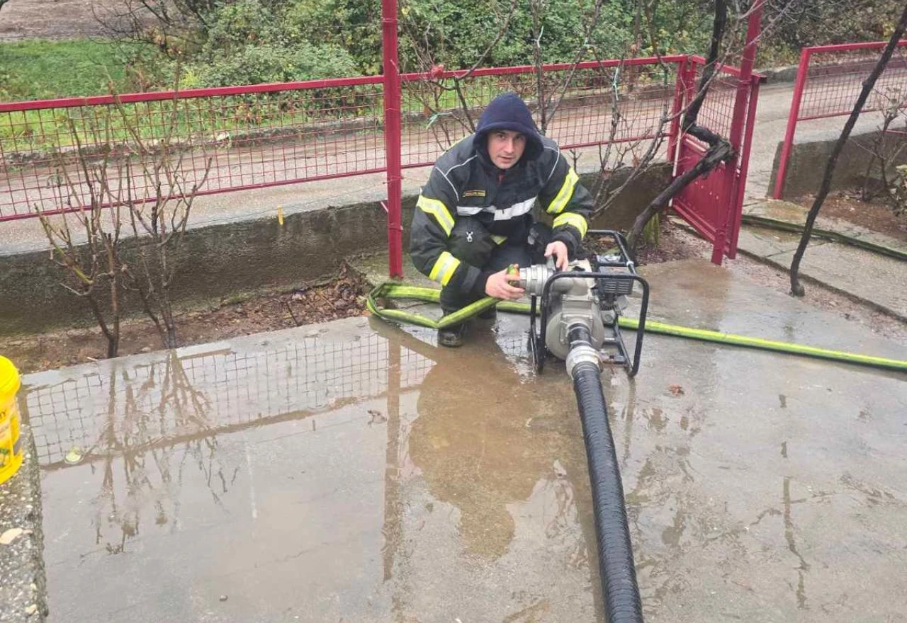 FOTO | Mostar: Vatrogasci imali pet intervencija, stanje jutros stabilno