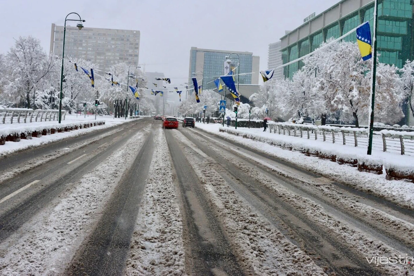 Jablanicu očistili volonteri, u Zenici plaćaju čistače, Sarajevo čiste i zatvorenici