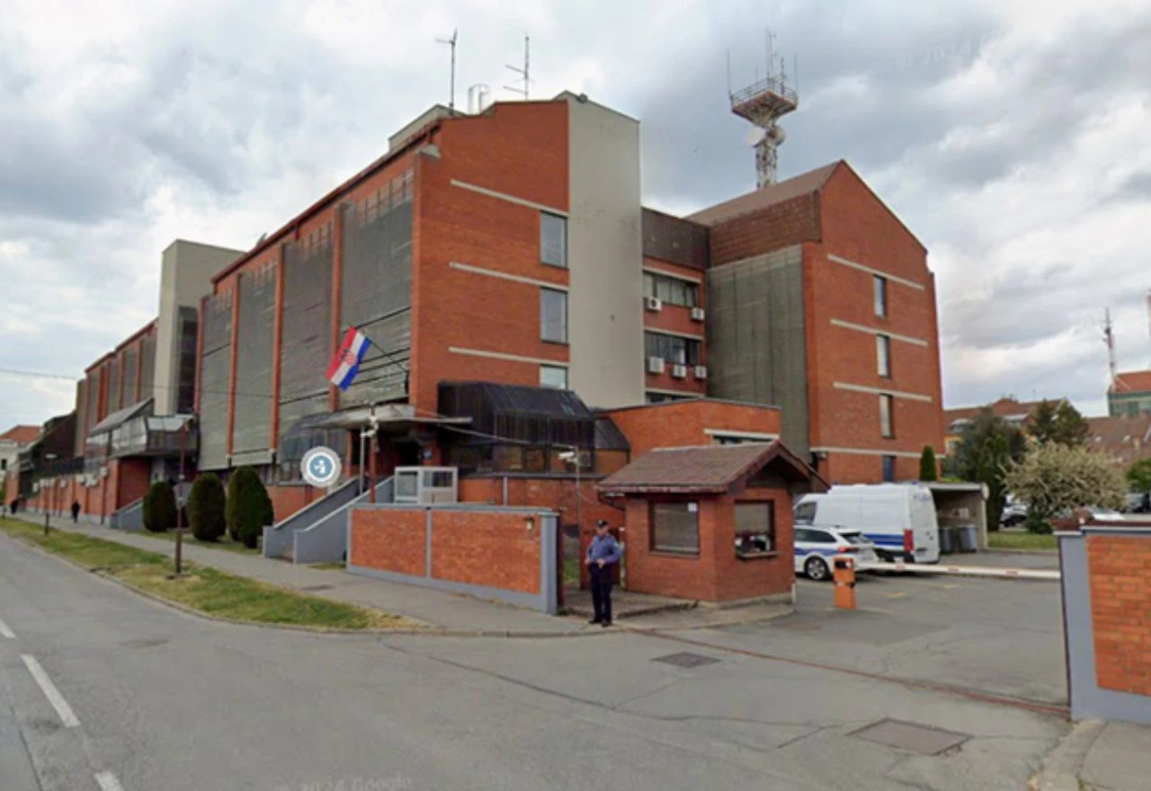 50-godišnjak sjekirom uništavao vjerske spomenike i razbijao objekte