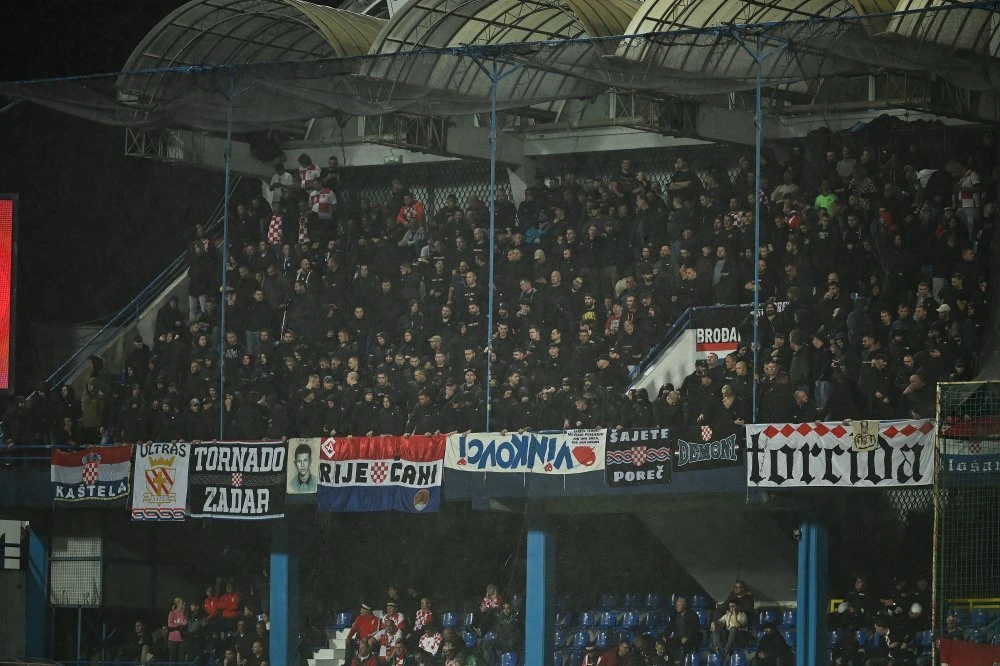FIFA ozbiljno kaznila HNS zbog ponašanja navijača na utakmici u Crnoj Gori i Rijeci