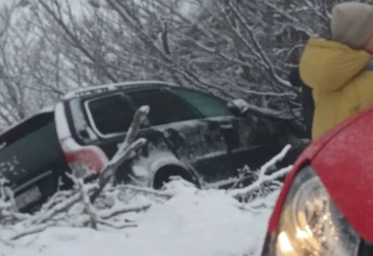 VIDEO | Vozilo s četvero stranih državljana sletjelo s ceste: GSS Mostar ih spasio