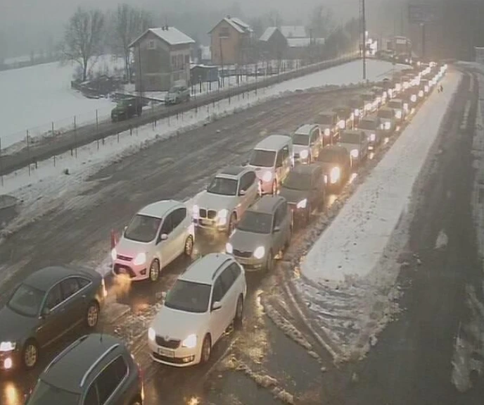 Duge kolone na izlazu iz BiH prema Hrvatskoj