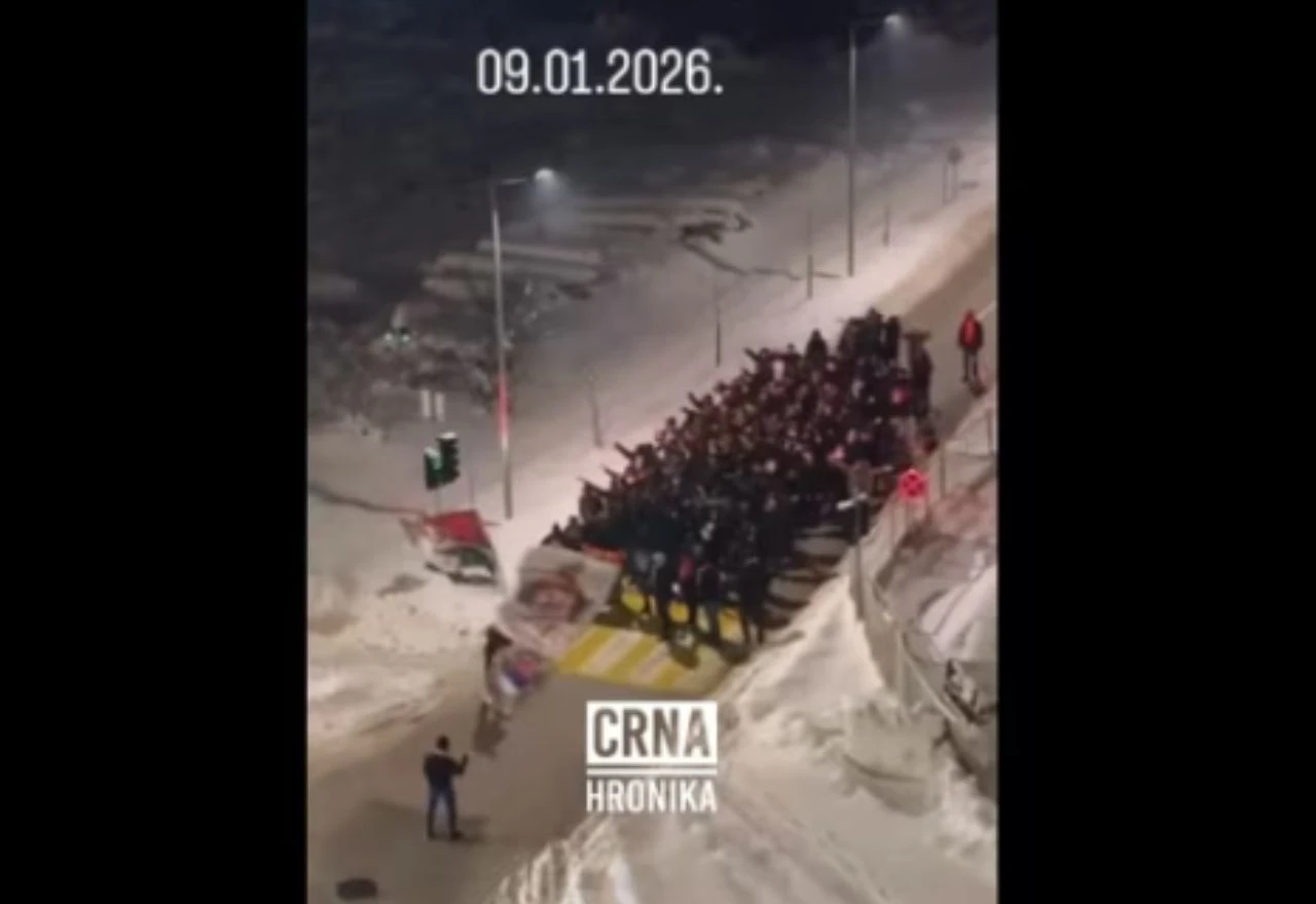 VIDEO | Navijačka skupina zapalila zastavu BiH u Doboju