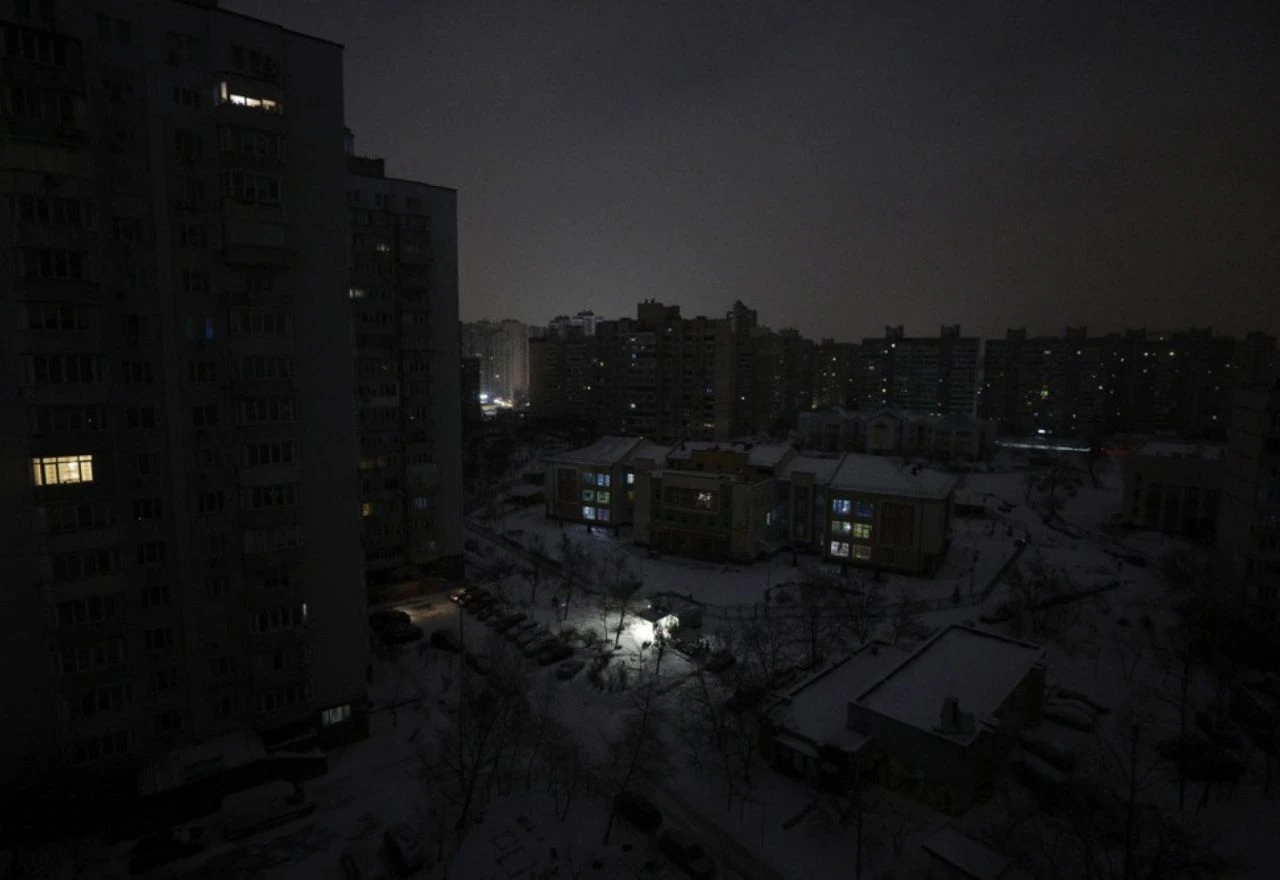 Ruski napadi ostavili Kijev bez struje, grijanja i vode