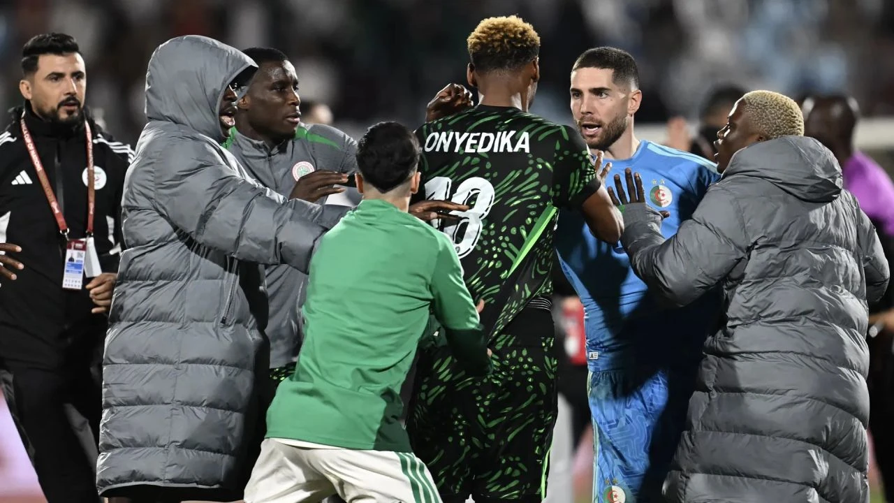Nigerija nadigrala Alžir, Zidane mlađi izazvao kaos, novinari se tukli u miks zoni