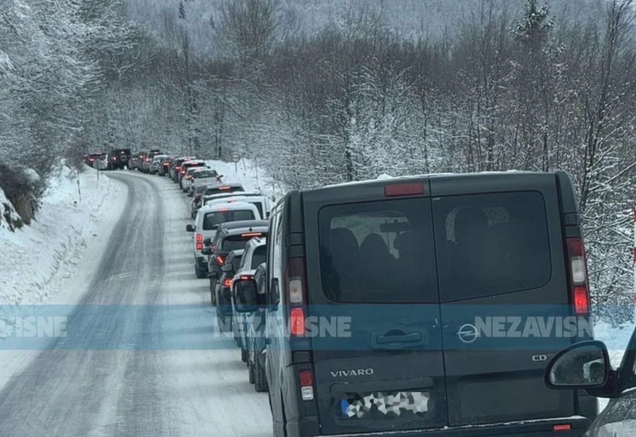 VIDEO | Prometni kolaps s Bjelašnice prema Sarajevu, vozači satima zaglavljeni