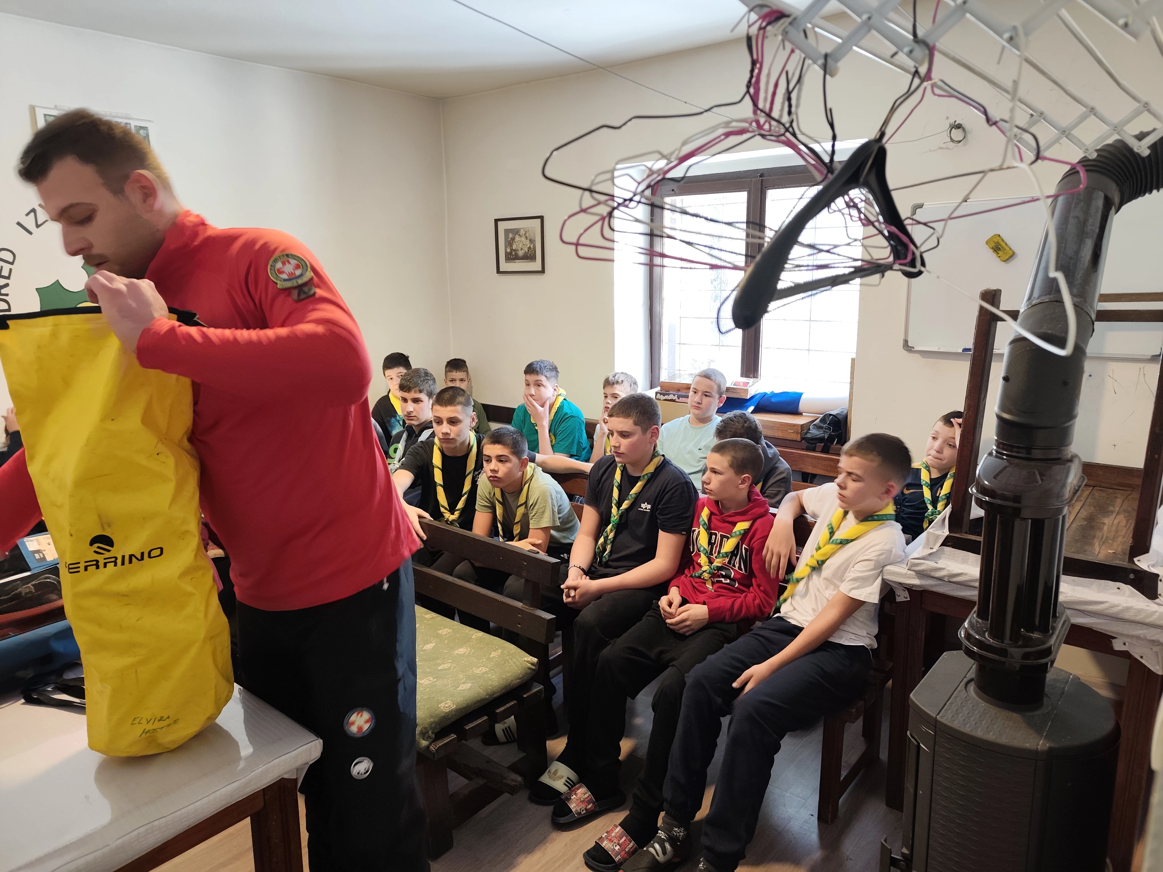 GSS Mostar održao edukaciju izviđačima tijekom zimovanja na Rujištu