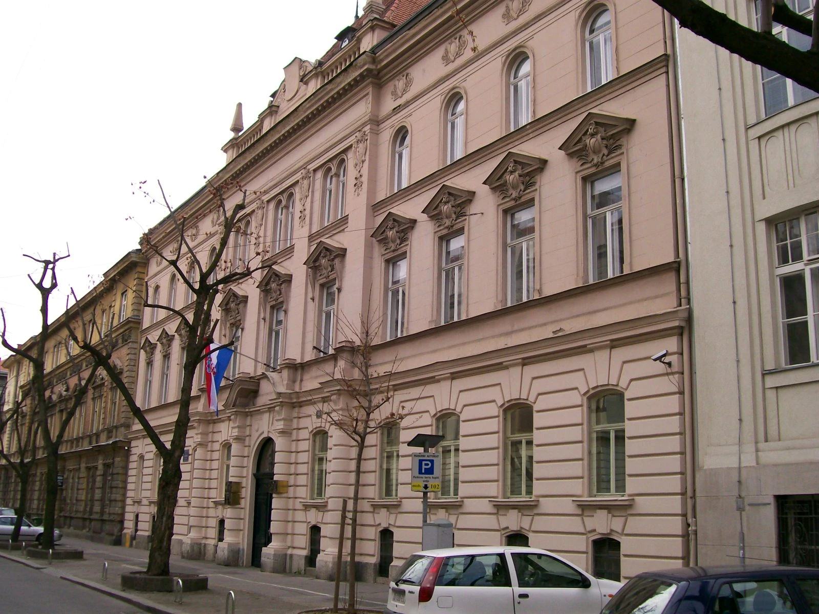 DORH tereti dvoje mađarskih državljana za trgovanje ljudima i prostituciju