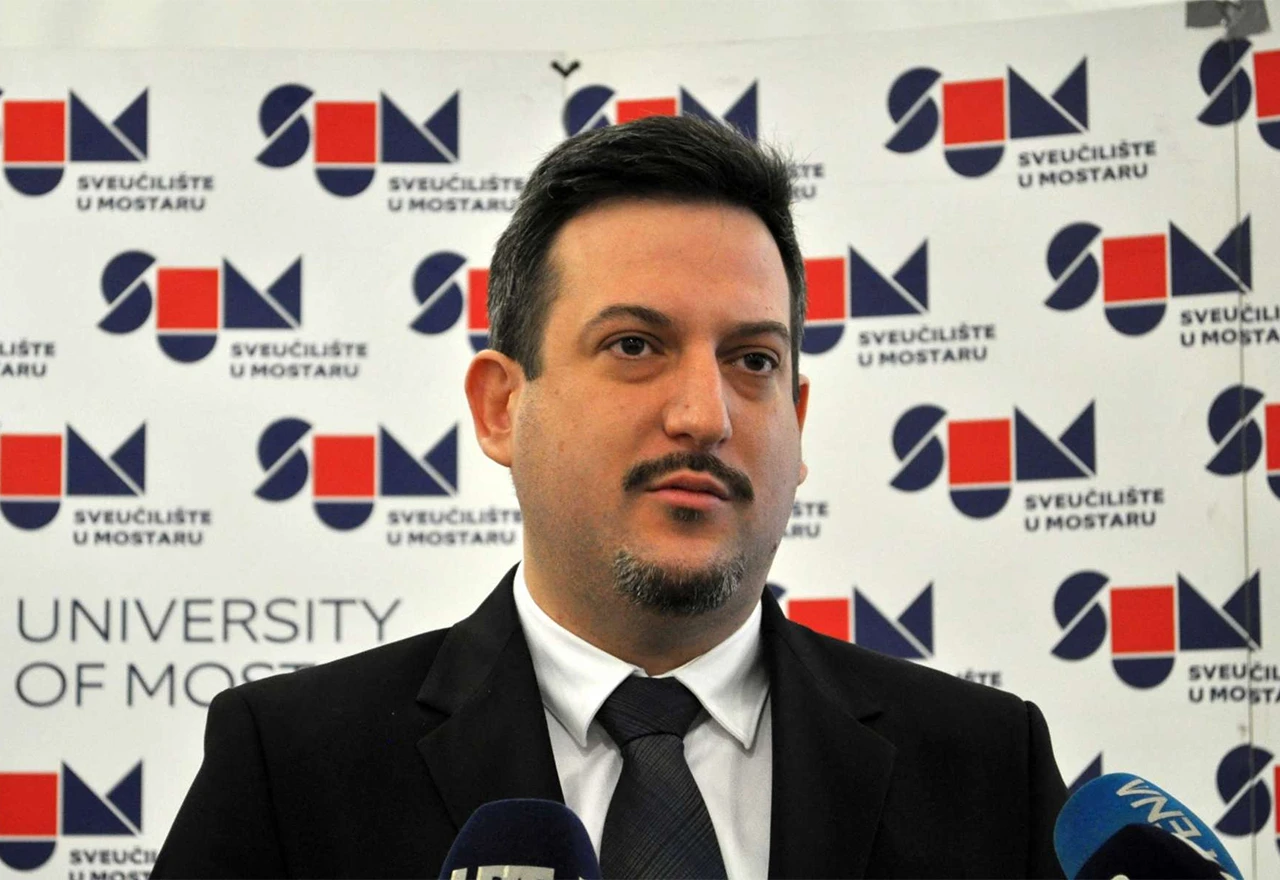 Dekan Filozofskog fakulteta prouzročio prometnu nesreću službenim automobilom Sveučilišta u Mostaru