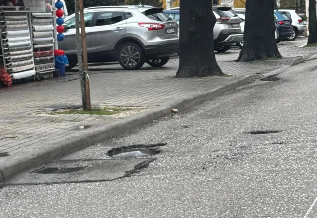 FOTO | Rupe i u središtu grada: Ulica Kraljice Katarine je prometna noćna mora