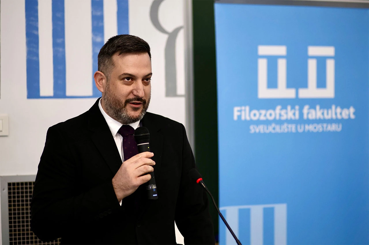 Sveučilište u Mostaru pojasnilo okolnosti prometne nesreće dekana