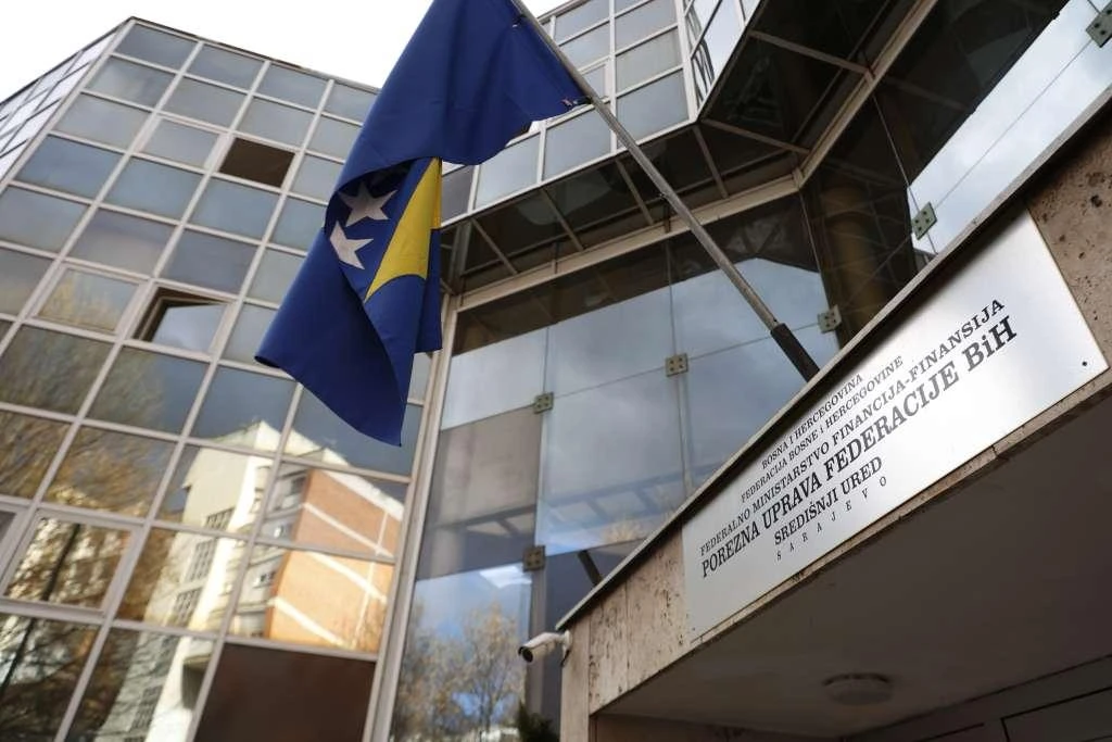Djelatnici Porezne uprave u FBiH štrajkaju i traže veće plaće