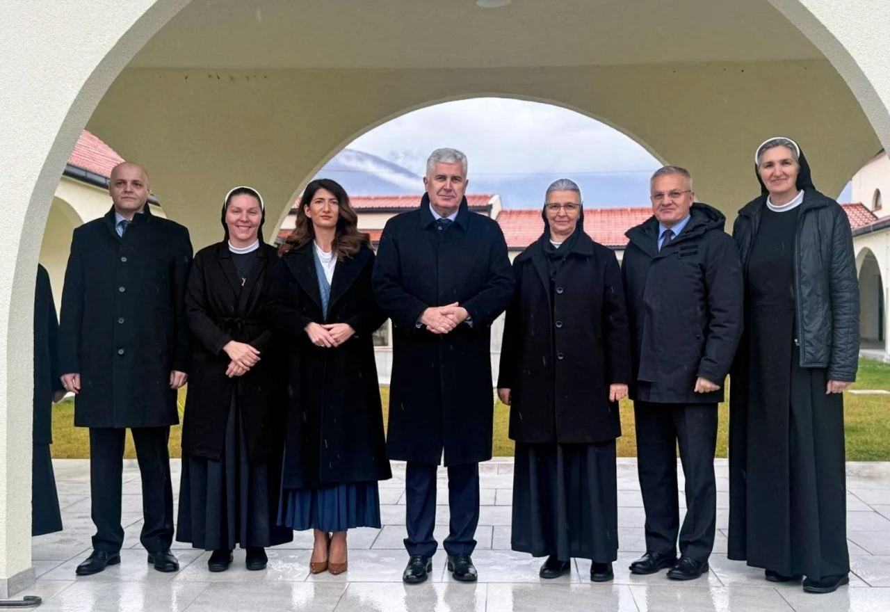 Čović i Milas obišli projekte školskih sestara franjevki u Bijelom Polju
