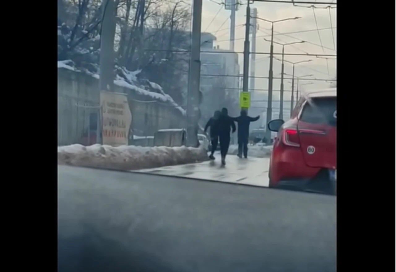 VIDEO | Navijački obračun u Sarajevu: Korištene palice i pirotehnička sredstva