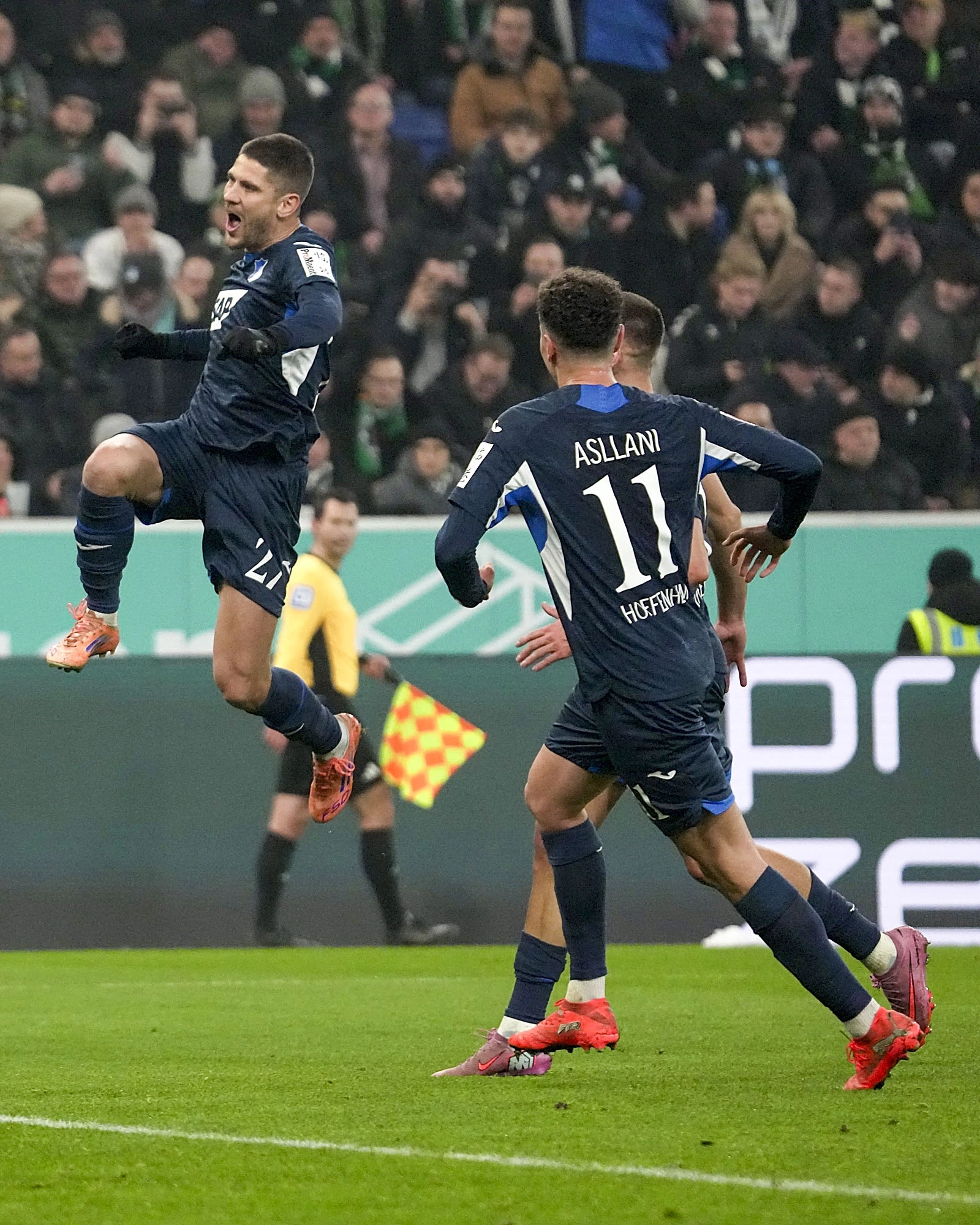 Kramarić svoj veliki rekord proslavio "hat-trickom", Bayern nezaustavljiv