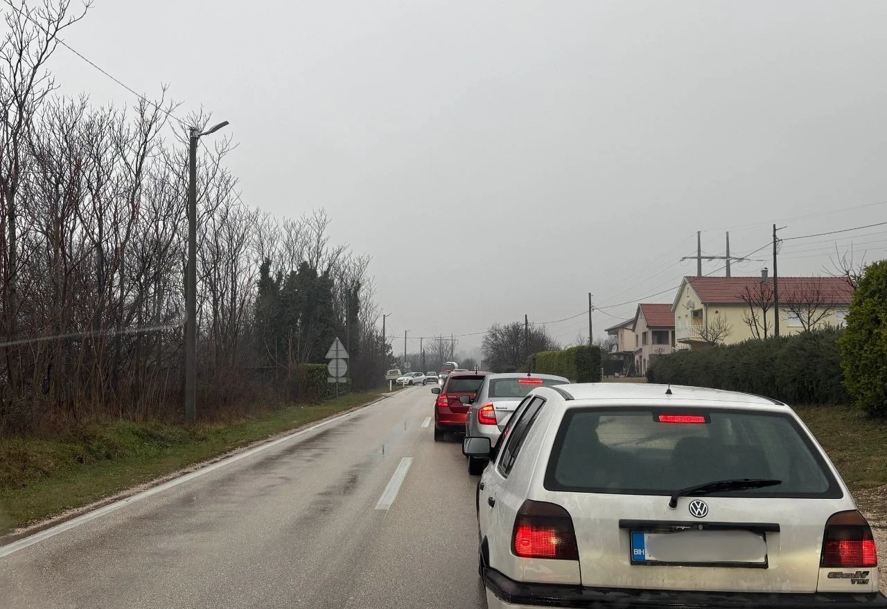 Tri osobe ozlijeđene u nesreći u Dobriču