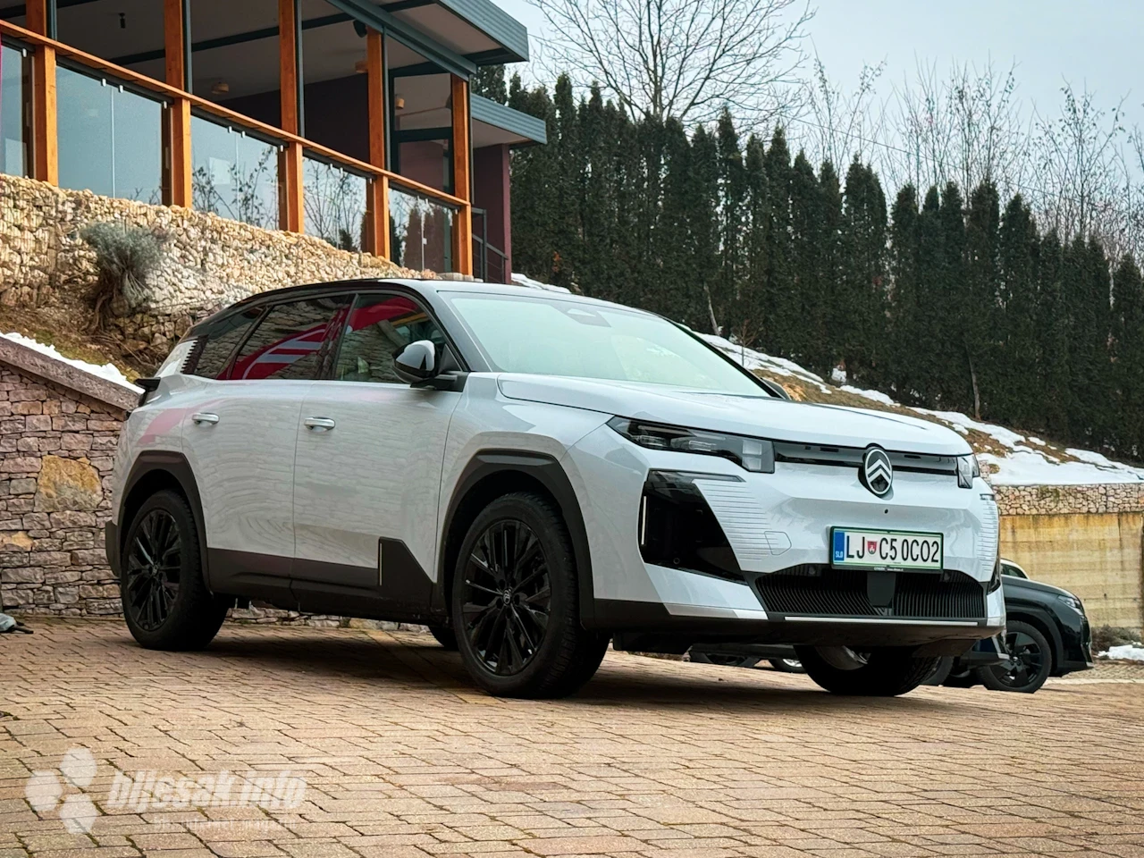 Novi Citroën C5 Aircross donosi STLA Medium platformu, više prostora, ''Waterfall'' zaslon i električni doseg do 680 km