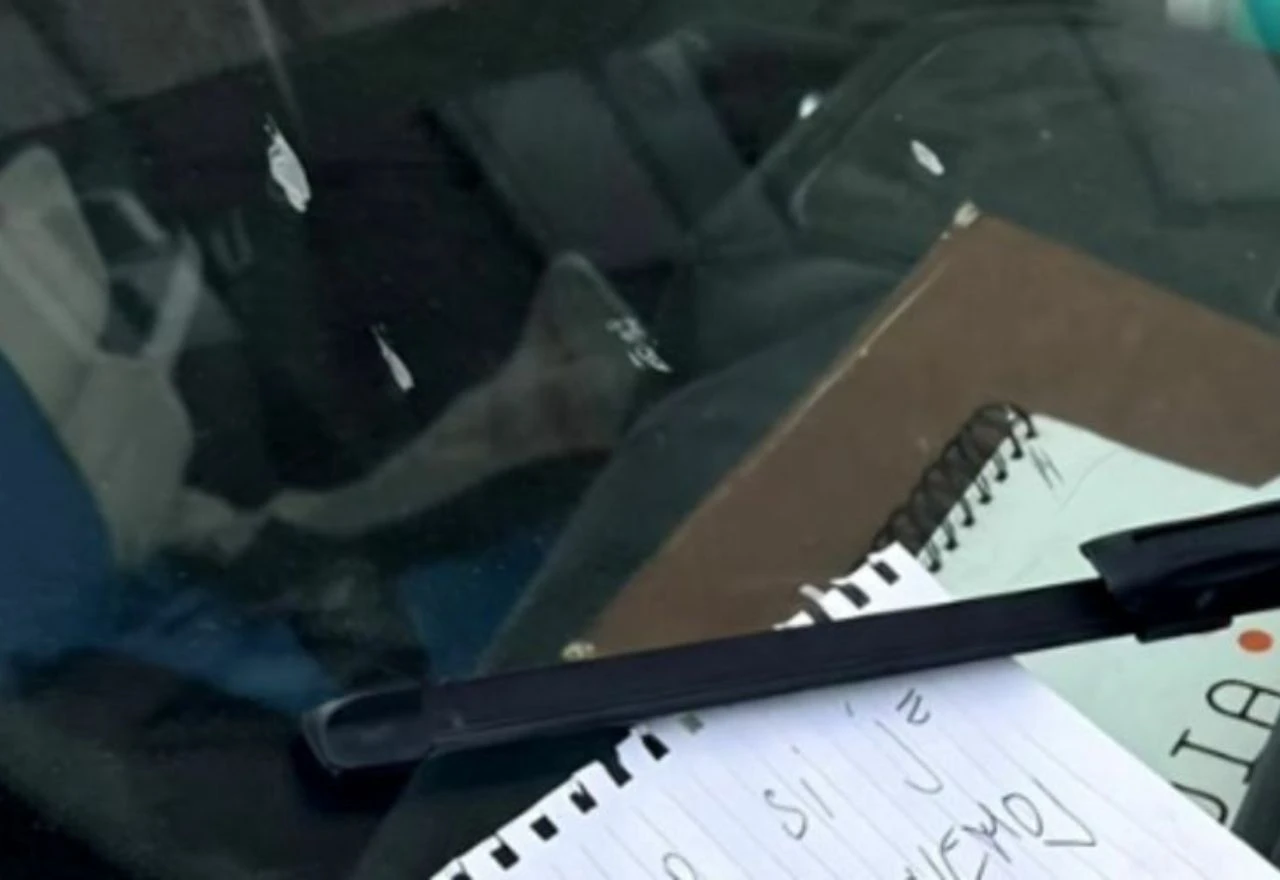 Muškarac dobio kaznu za parking pa ostavio poruku i nasmijao društvene mreže