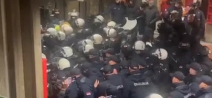 VIDEO | Srbijanska policija tukla studente u zgradi Filozofskog fakulteta