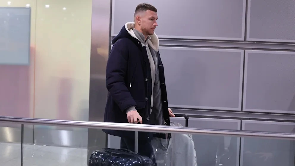 Džeko sletio u Düsseldorf, u četvrtak potpisuje ugovor