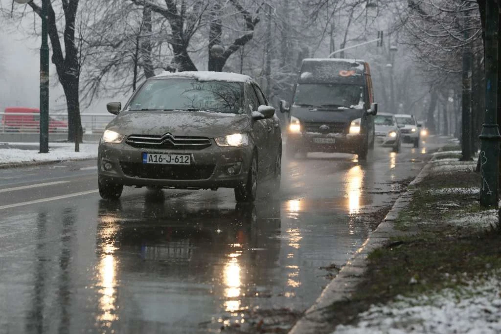 Ledena kiša i magla otežavaju promet na širem području Livna i Tomislavgrada