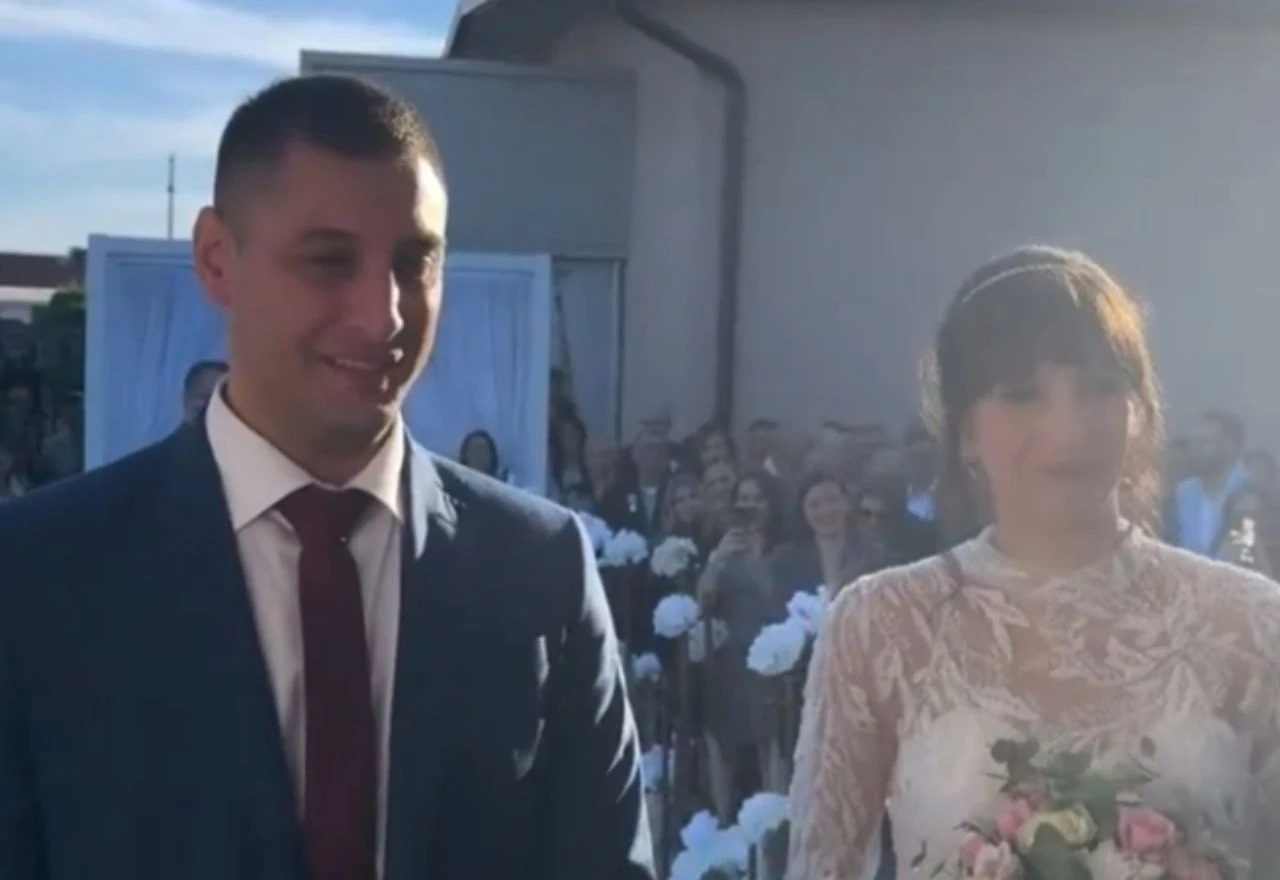 VIDEO | Svadbena drama u Srbiji: Umjesto mlade, mladoženja poljubio kuma