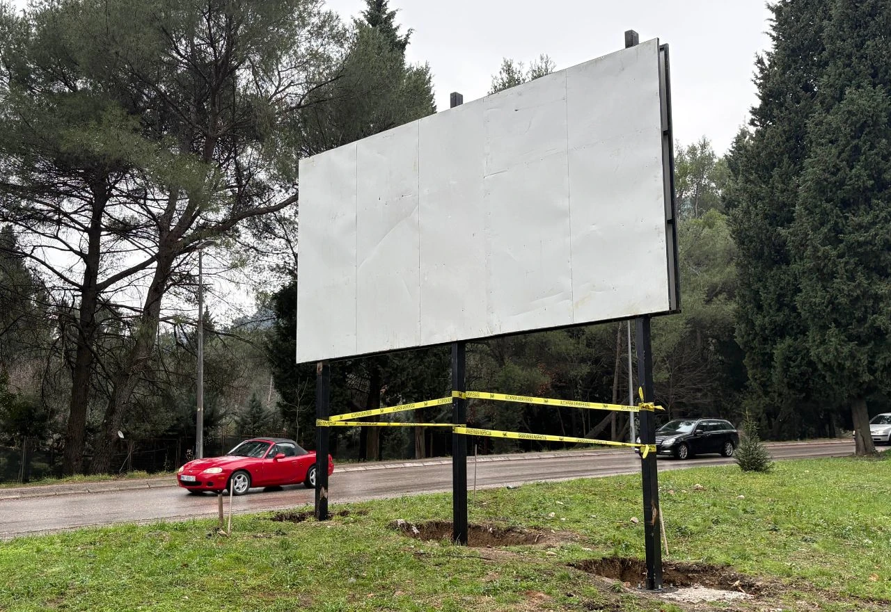 FOTO | Nakon gradilišta na meti građevinske inspekcije i ilegalni billboard na Bijelom Brijegu