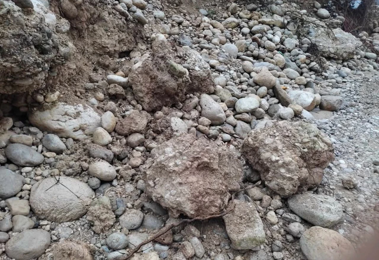 Zbog opasnih odrona u Donjoj Drežnici mještani ne mogu do svojih kuća