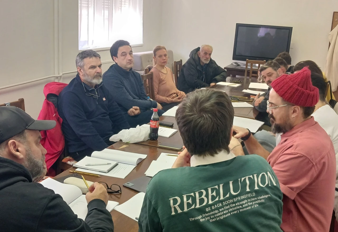 "Gradonačelnik ili Ovo je predstava o Mujagi Komadini" je nova predstava Narodnog pozorišta Mostar