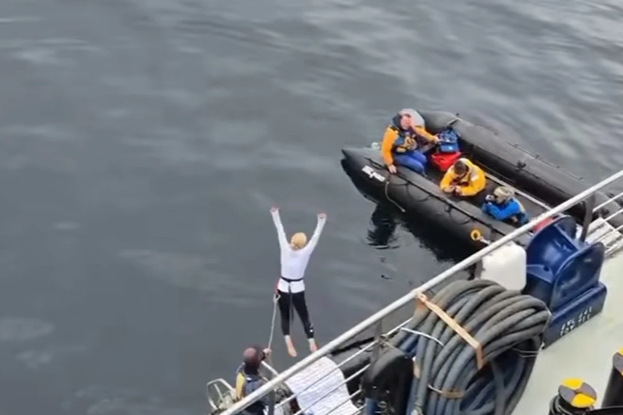 VIDEO | Kolinda objavila novu snimku skoka u ledenu vodu na Antartici