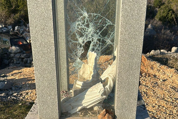 Vandaliziran Gospin kip na Gradini iznad Čapljine