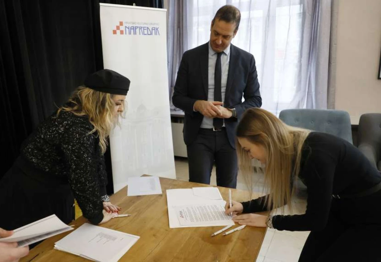 FOTO | HKD Napredak dodijelio stipendije za 108 studenata