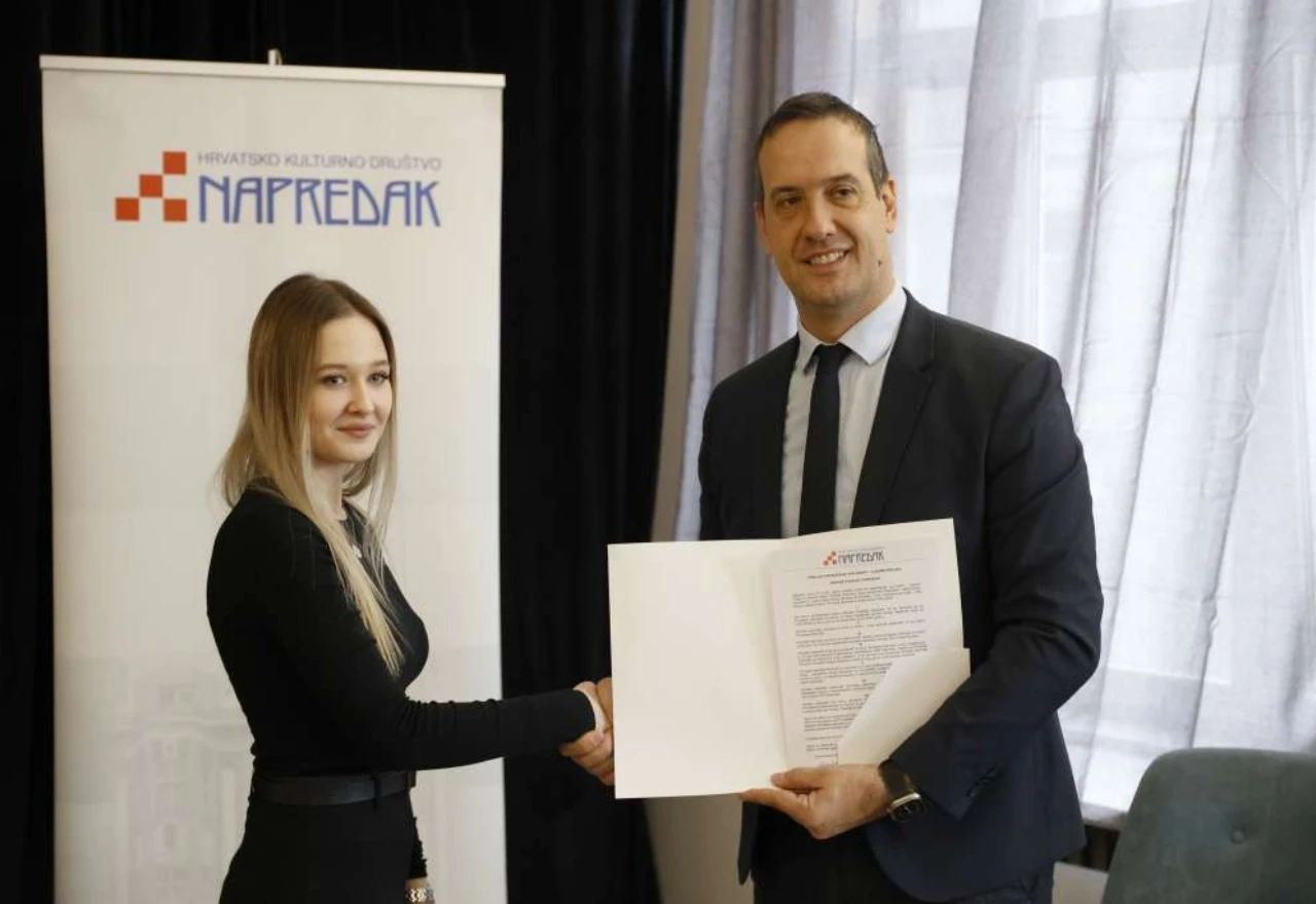 HKD Napredak dodijelio stipendije za 108 studenata