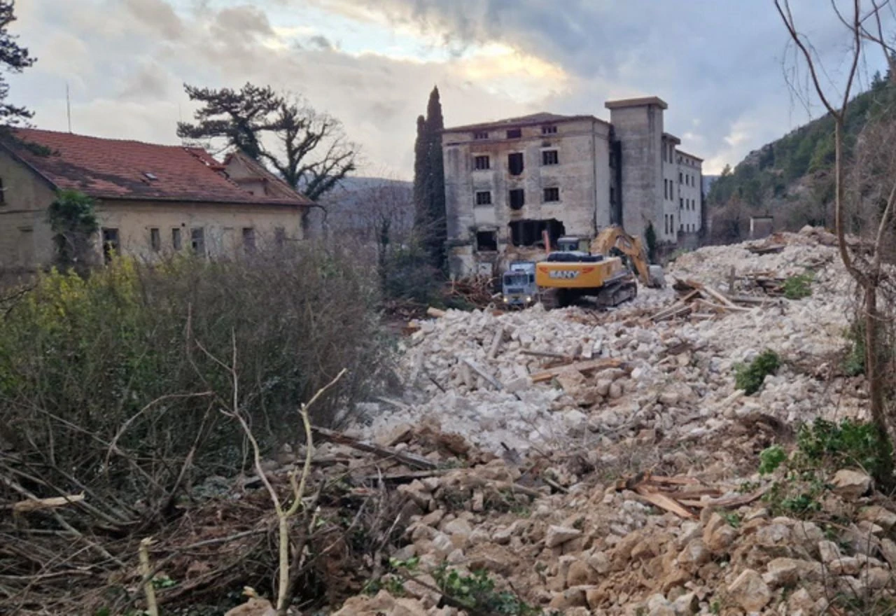 Uklanjaju se objekti Duhanske stanice u Stocu