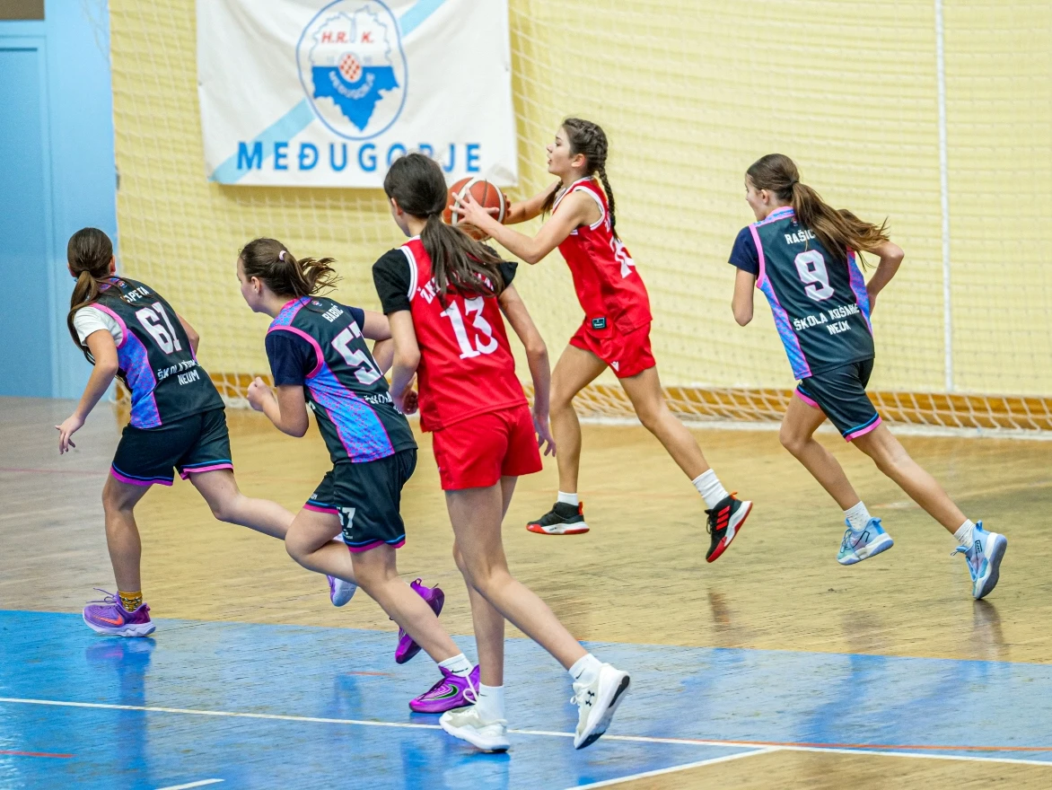 FOTO | Molten lopte za najmlađe košarkašice na turniru u Čitluku