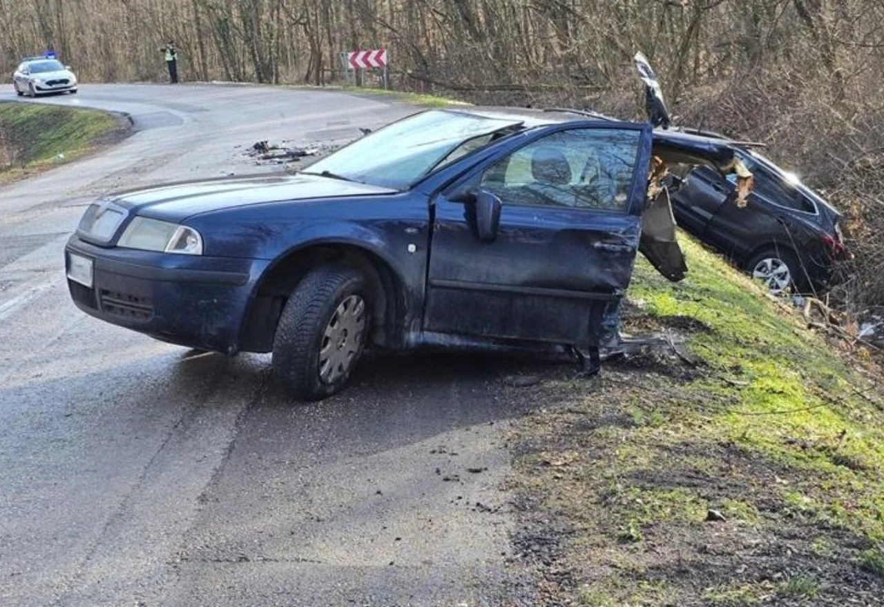 Šest osoba ozlijeđeno, među njima i djeca: Auto prepolovljen u teškoj prometnoj nesreći