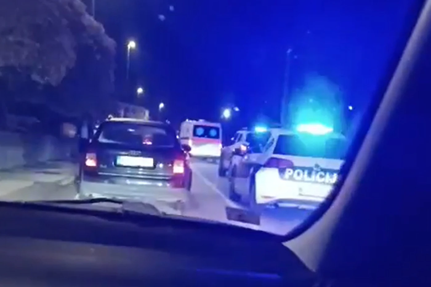 VIDEO | U Ljubuškom se Audi zabio u bankinu