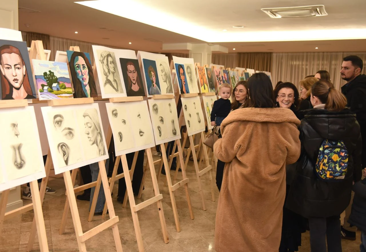 FOTO | Više od 200 radova predstavljeno na izložbi tečaja crtanja i slikanja u Širokom Brijegu