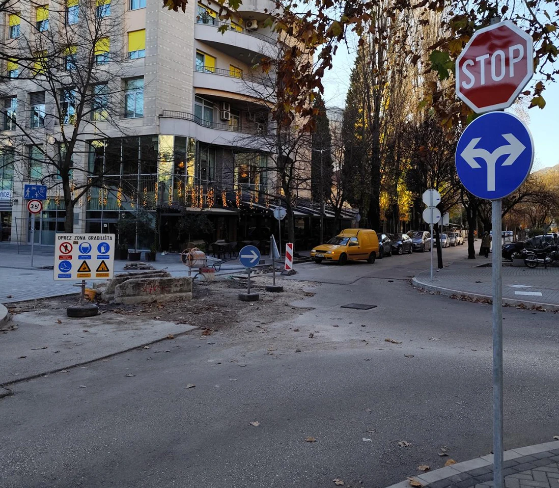 Mostar: Novi znak vodi vozila na novu šetnicu