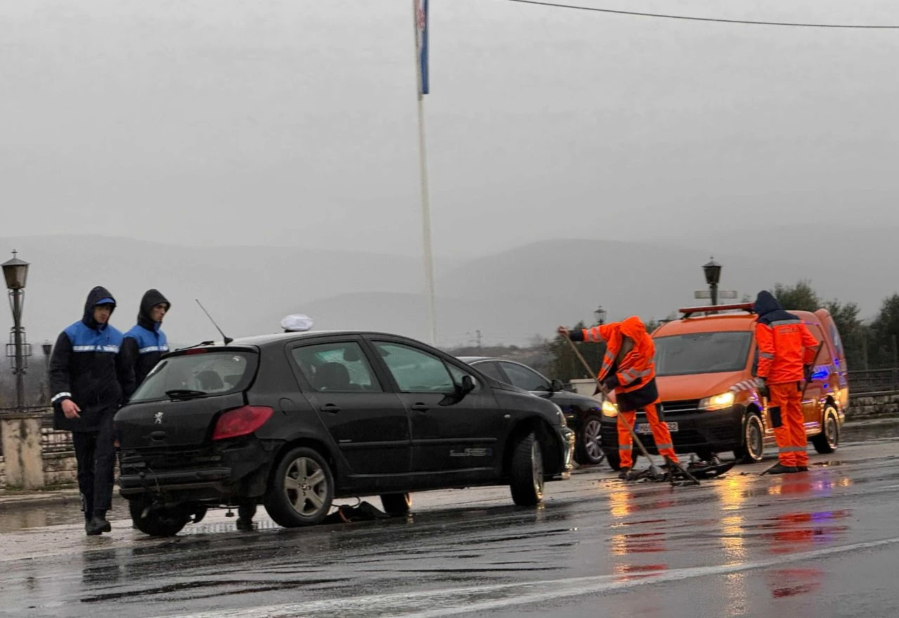 Sudar dva vozila na Bišću Polju