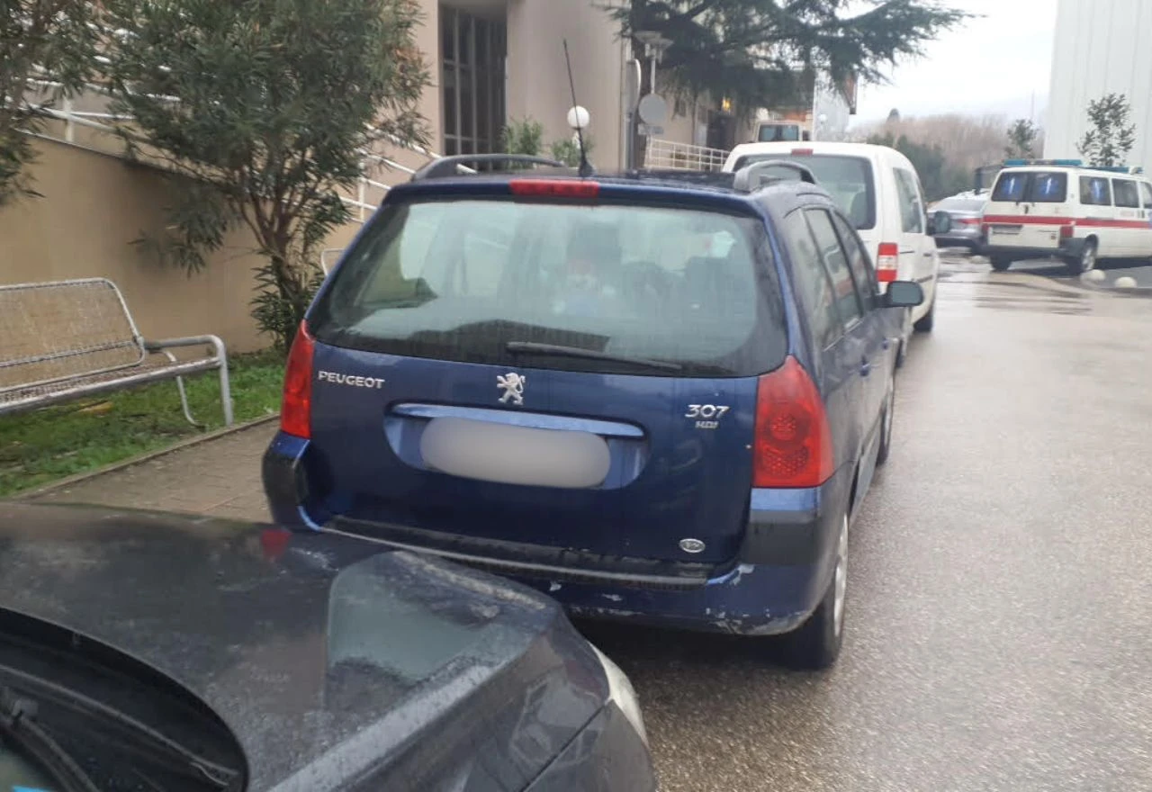 Zaposlenici Doma zdravlja bez parkinga: Dok drugi uzimaju njihovo mjesto, njima stižu kazne