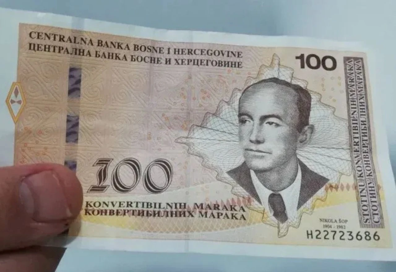 Primjer poštenja: Pronašla 100 KM u ljekarni i želi ih vratiti