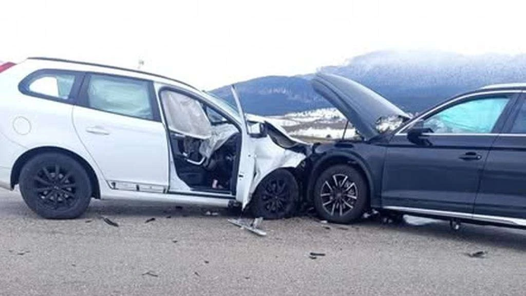Više osoba ozlijeđeno u prometnoj nezgodi kod skijališta u Kupresu