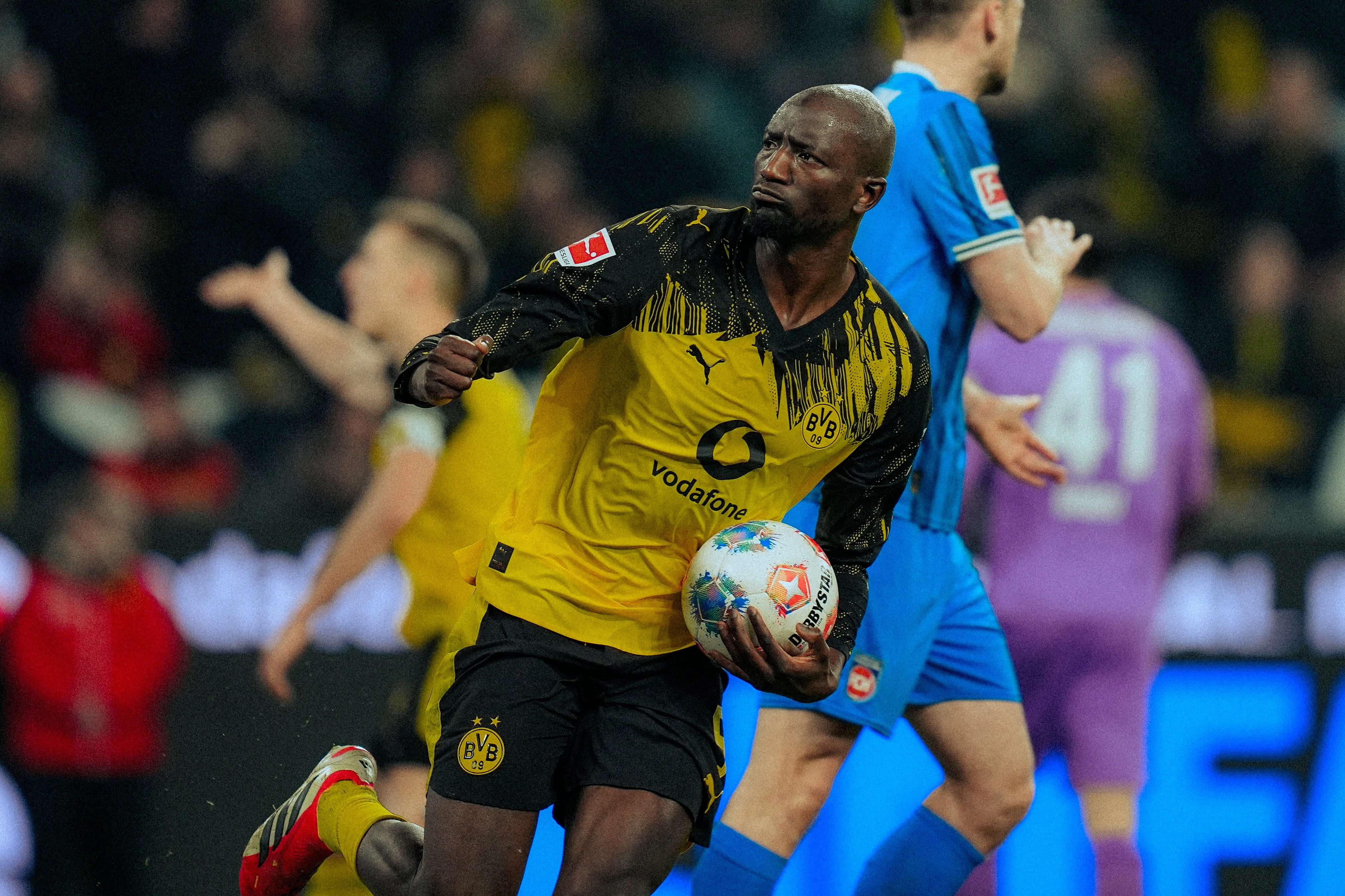 Borussia (D) teškom mukom do bodova protiv fenjeraša, Demirović donio pobjedu Stuttgartu