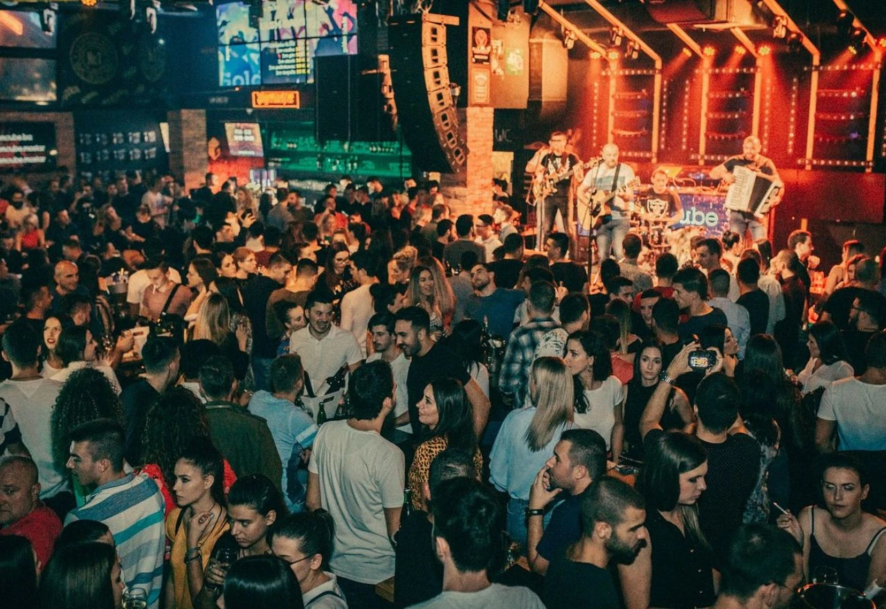 Treba li starijima od 40 godina zabraniti ulaz u klubove?