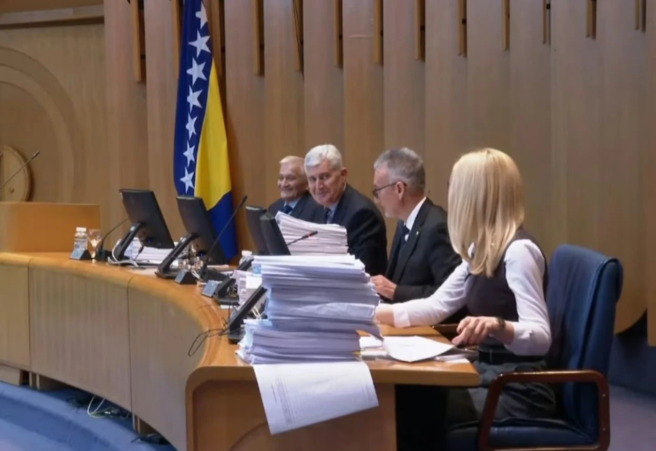 Ademović prijavljen tužiteljstvu jer je ''namjerno'' na sjednici prozvao Karadžića