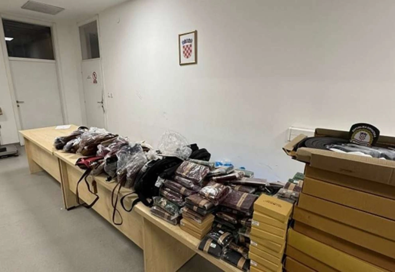Vozač iz BiH kažnjen s 3.000 eura zbog neprijavljene robe na izlazu iz EU