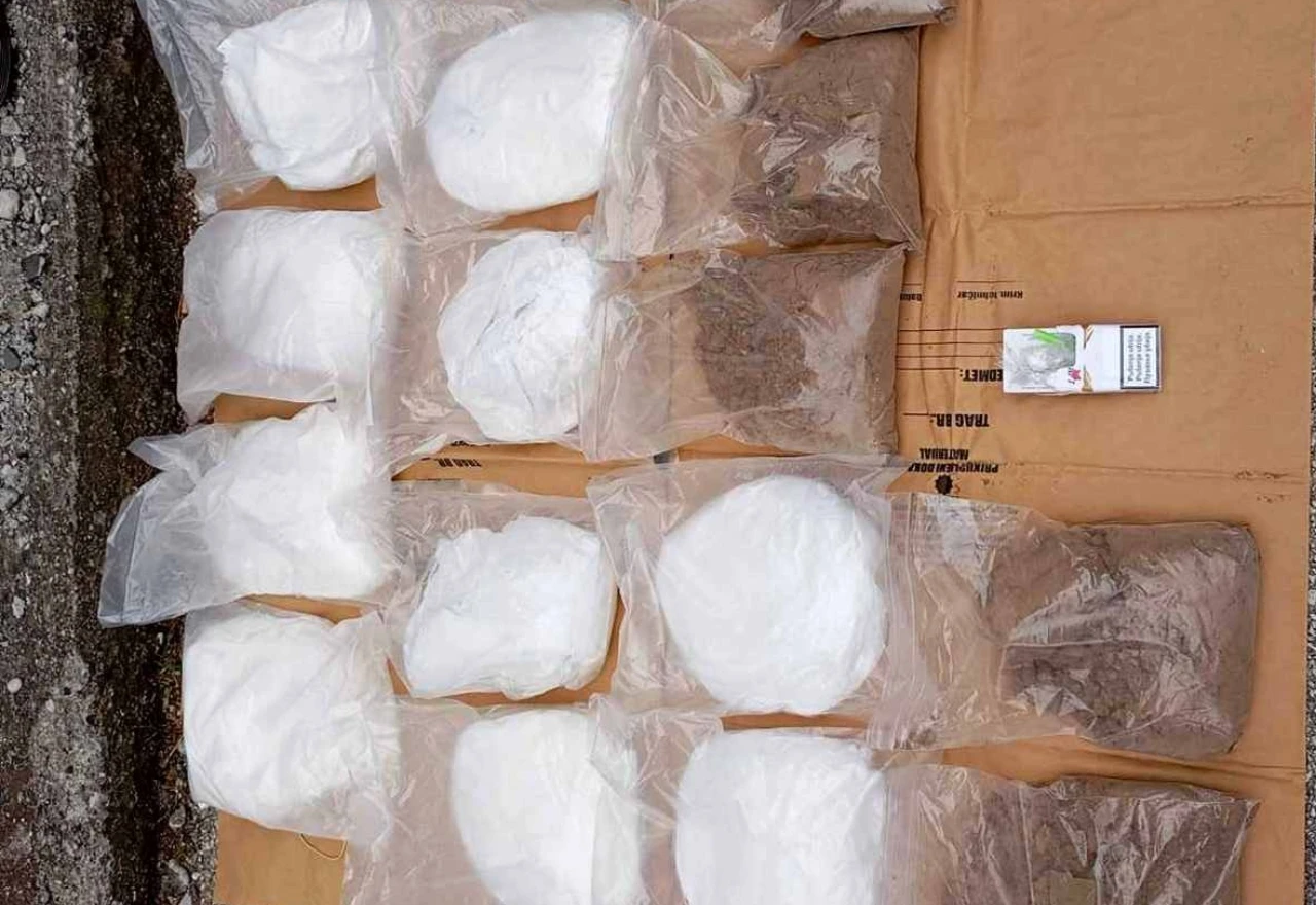 Tijekom pretresa vozila zaplijenjeno 15 kg droge